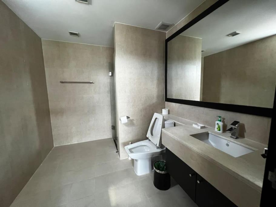 Luxurious 3Br Penthouse Jacuzzi Seaview Apartment หาดกมลา ภายนอก รูปภาพ